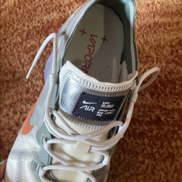 Men’s Vapor max - Picture 2 of 5